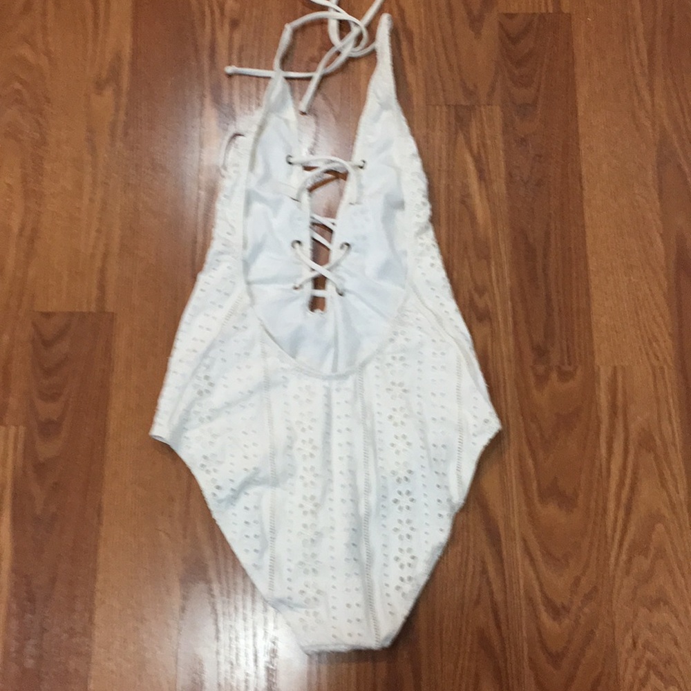 Eyelet Topshop One Piece - Picture 7 of 8